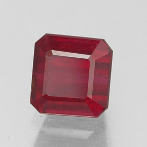 1.87カラットの天然ピンクレッドルビー（6.2×6 mm・エメラルドカット）