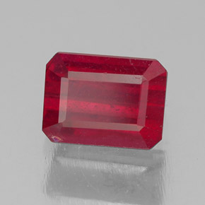 1.57カラットの天然ピンクレッドルビー（6.9×5.1 mm・エメラルドカット）