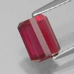 1.57カラットの天然ピンクレッドルビー（6.9×5.1 mm・エメラルドカット）