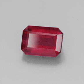 1.48カラットの天然ピンクレッドルビー（7.1×5.1 mm・エメラルドカット）