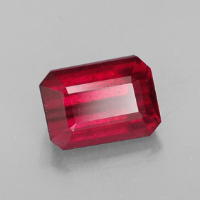 1.60カラットの天然ピンクレッドルビー（7.1×5.1 mm・エメラルドカット）