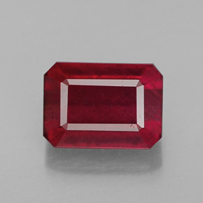 1.70カラットの天然ピンクレッドルビー（7.1×5.1 mm・エメラルドカット）