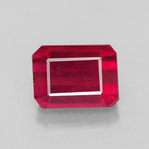 1.73カラットの天然ピンクレッドルビー（7.1×5.2 mm・エメラルドカット）