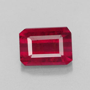 1.59カラットの天然ピンクレッドルビー（7.2×5.2 mm・エメラルドカット）