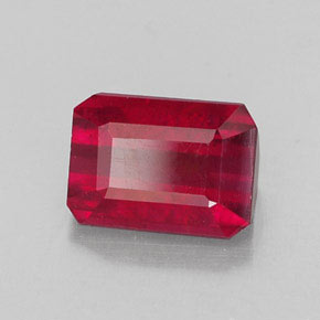 1.59カラットの天然ピンクレッドルビー（7.2×5.2 mm・エメラルドカット）