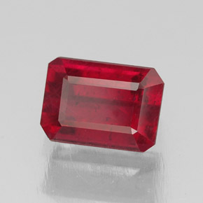 1.78カラットの天然ピンクレッドルビー（7.2×5.2 mm・エメラルドカット）