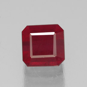 1.75カラットの天然ピンクレッドルビー（6×6 mm・エメラルドカット）