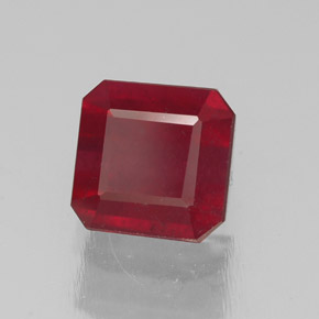 1.75カラットの天然ピンクレッドルビー（6×6 mm・エメラルドカット）