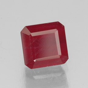1.92カラットの天然ピンクレッドルビー（6.2×6 mm・エメラルドカット）