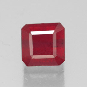 1.92カラットの天然ピンクレッドルビー（6.1×6 mm・エメラルドカット）