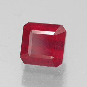 1.92カラットの天然ピンクレッドルビー（6.1×6 mm・エメラルドカット）