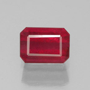 1.48カラットの天然ピンクレッドルビー（7.1×5.1 mm・エメラルドカット）