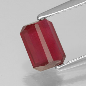 1.48カラットの天然ピンクレッドルビー（7.1×5.1 mm・エメラルドカット）