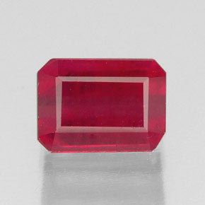 1.69カラットの天然ピンクレッドルビー（7.2×5.3 mm・エメラルドカット）