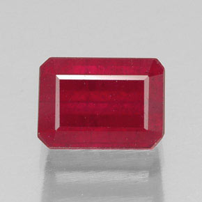 1.87カラットの天然ピンクレッドルビー（7.2×5.2 mm・エメラルドカット）