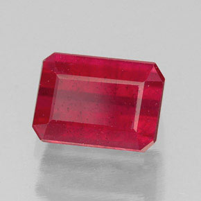 1.73カラットの天然レッドルビー（7.2×5.2 mm・エメラルドカット）
