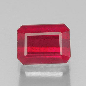 1.80カラットの天然ピンクレッドルビー（7.1×5.2 mm・エメラルドカット）