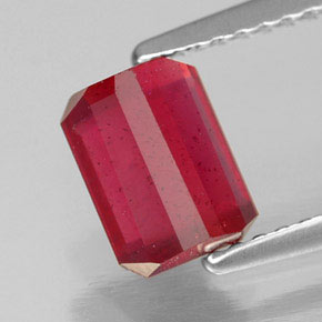 1.80カラットの天然ピンクレッドルビー（7.1×5.2 mm・エメラルドカット）