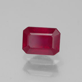 1.69カラットの天然ピンクレッドルビー（7.2×5.2 mm・エメラルドカット）