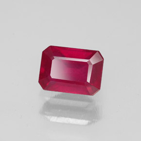 1.57カラットの天然ピンクレッドルビー（7.1×5.2 mm・エメラルドカット）
