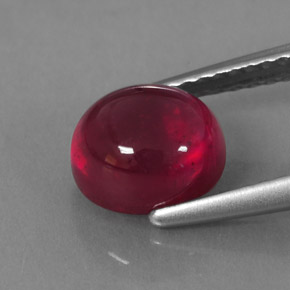 2.65カラットの天然レッドルビー（7.5×6.5 mm・透明）