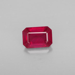 1.32カラットの天然ピンクレッドルビー（7.1×5 mm・エメラルドカット）
