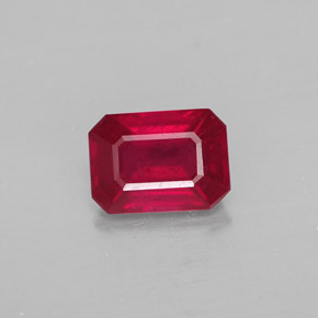 1.34カラットの天然ピンクレッドルビー（7.1×5.2 mm・エメラルドカット）