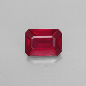 1.38カラットの天然ピンクレッドルビー（7×5.1 mm・エメラルドカット）