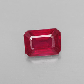1.32カラットの天然ピンクレッドルビー（7.1×5.1 mm・エメラルドカット）
