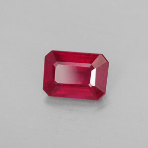 1.32カラットの天然ピンクレッドルビー（7.1×5.1 mm・エメラルドカット）