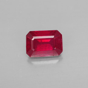 1.25カラットの天然ピンクレッドルビー（6.7×4.9 mm・エメラルドカット）
