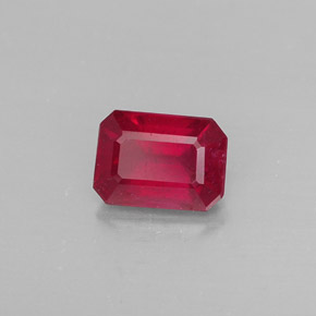 1.25カラットの天然ピンクレッドルビー（6.7×4.9 mm・エメラルドカット）