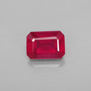 1.38カラットの天然ピンクレッドルビー（6.8×5 mm・エメラルドカット）
