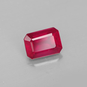1.38カラットの天然ピンクレッドルビー（6.8×5 mm・エメラルドカット）