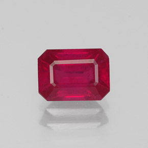 1.38カラットの天然ピンクレッドルビー（7×5.1 mm・エメラルドカット）