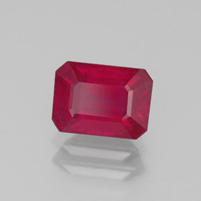 1.56カラットの天然ピンクレッドルビー（7.2×5.2 mm・エメラルドカット）