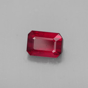 1.57カラットの天然レッドルビー（7.1×5.1 mm・エメラルドカット）