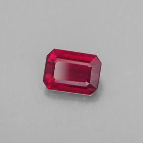 1.33カラットの天然ピンクレッドルビー（6.9×5.1 mm・エメラルドカット）