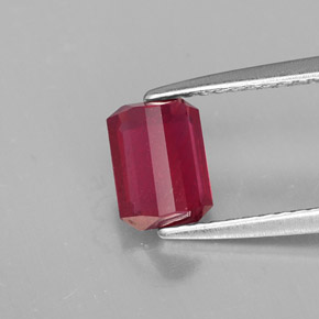 1.33カラットの天然ピンクレッドルビー（6.9×5.1 mm・エメラルドカット）