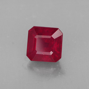 1.55カラットの天然ピンクレッドルビー（6×5.9 mm・エメラルドカット）