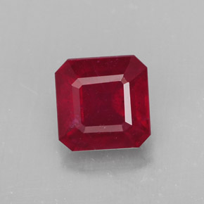 1.96カラットの天然レッドルビー（6.6×6.5 mm・エメラルドカット）