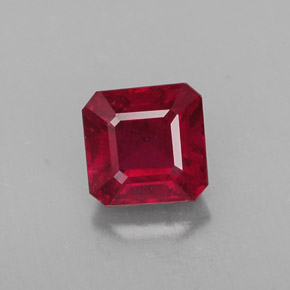 1.65カラットの天然レッドルビー（6.1×6 mm・エメラルドカット）