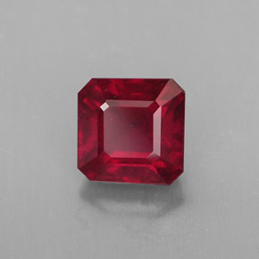 1.65カラットの天然レッドルビー（6.1×6 mm・エメラルドカット）