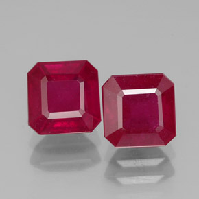 カラットの天然ピンクレッドルビー（6.1×6.1 mm・エメラルドカット）