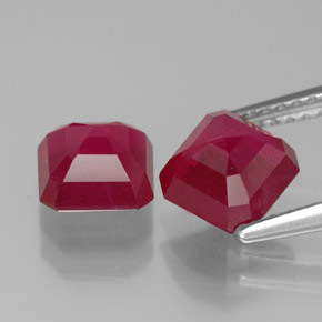 カラットの天然ピンクレッドルビー（6.1×6.1 mm・エメラルドカット）