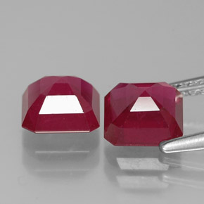 カラットの天然ピンクレッドルビー（6.2×6.1 mm・エメラルドカット）