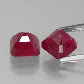 カラットの天然ピンクレッドルビー（6.2×6.1 mm・エメラルドカット）