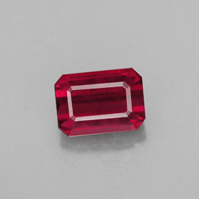 1.50カラットの天然ピンクレッドルビー（7.2×5.1 mm・エメラルドカット）