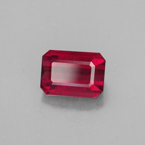 1.50カラットの天然ピンクレッドルビー（7.2×5.1 mm・エメラルドカット）
