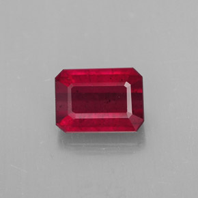 1.57カラットの天然ピンクレッドルビー（7.2×5.2 mm・エメラルドカット）
